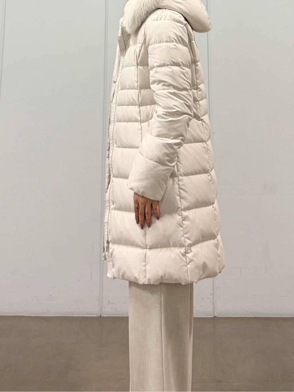 mizukiさんの「INDIVI｜【名品／撥水／抗菌防臭】ロング丈リサイクルダウンコート」を使ったコーディネート