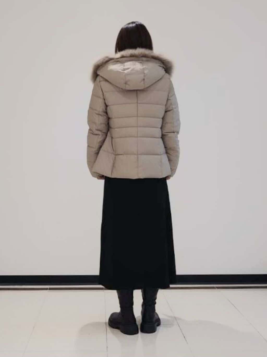 eriさんの「INDIVI｜【名品／撥水／抗菌防臭】ショート丈リサイクルダウンコート」を使ったコーディネート