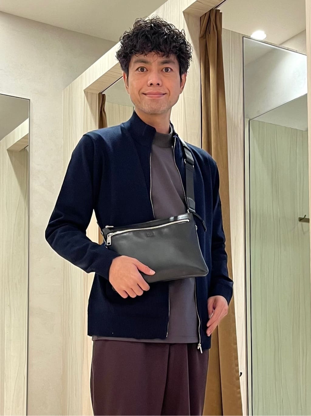 URAさんの「TAKEO KIKUCHI｜アンチピリング ジップアップ ニット」を使ったコーディネート