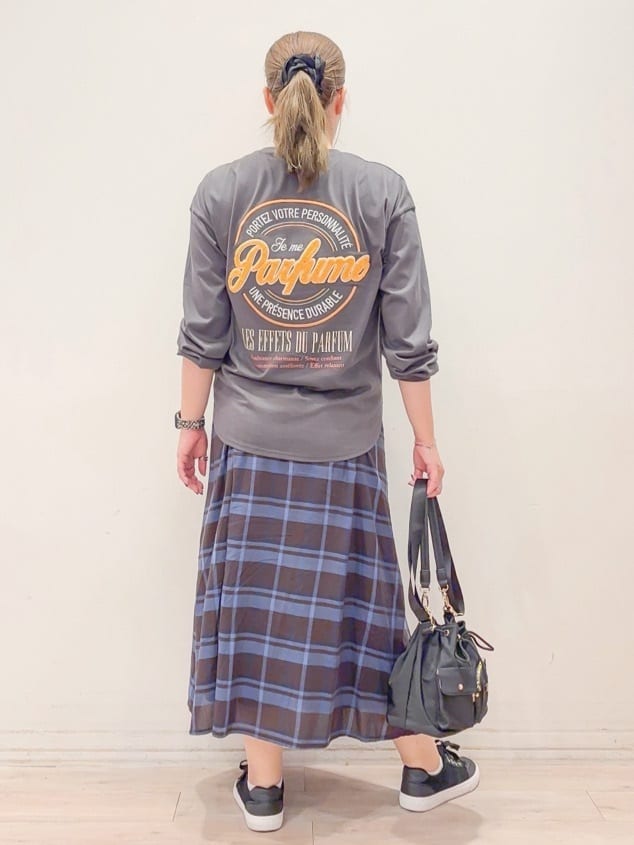 naoさんの「SHOO･LA･RUE｜【S-LL／2WAY】取り外しのできる シャツ腰巻パーツつきチェック柄スカート」を使ったコーディネート