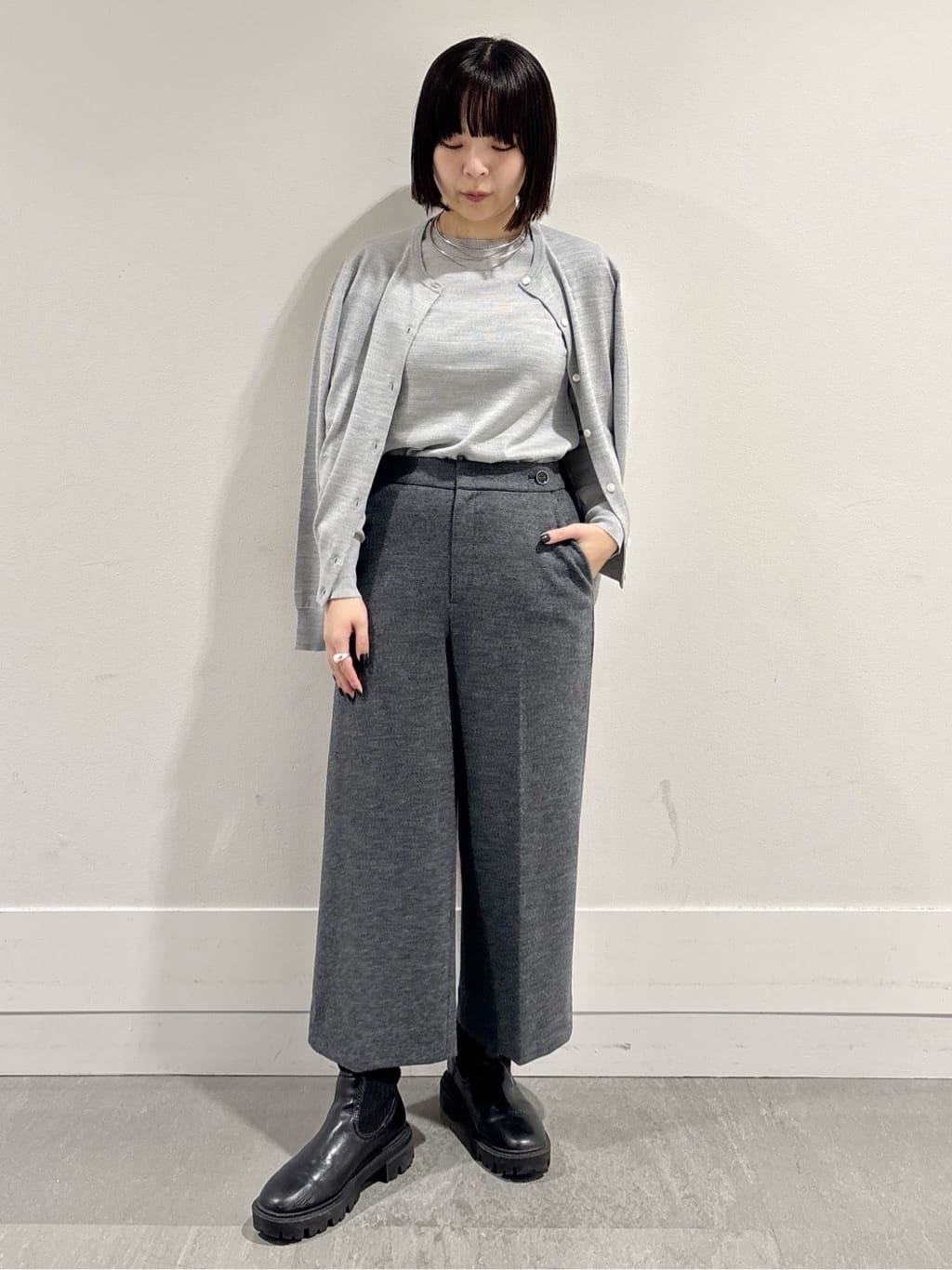 モエカさんの「UNTITLED｜【洗える/アンサンブル可/ウール100%】ウールクルーカーディガン」を使ったコーディネート