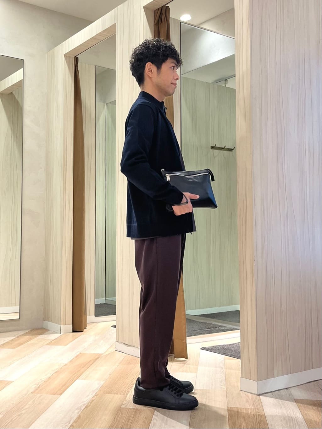 URAさんの「TAKEO KIKUCHI｜アンチピリング ジップアップ ニット」を使ったコーディネート