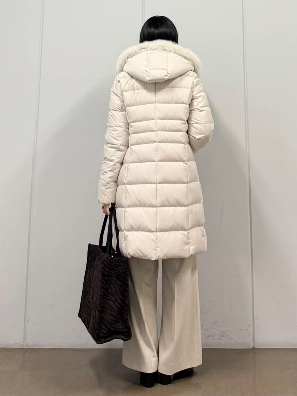 mizukiさんの「INDIVI｜【名品／撥水／抗菌防臭】ロング丈リサイクルダウンコート」を使ったコーディネート