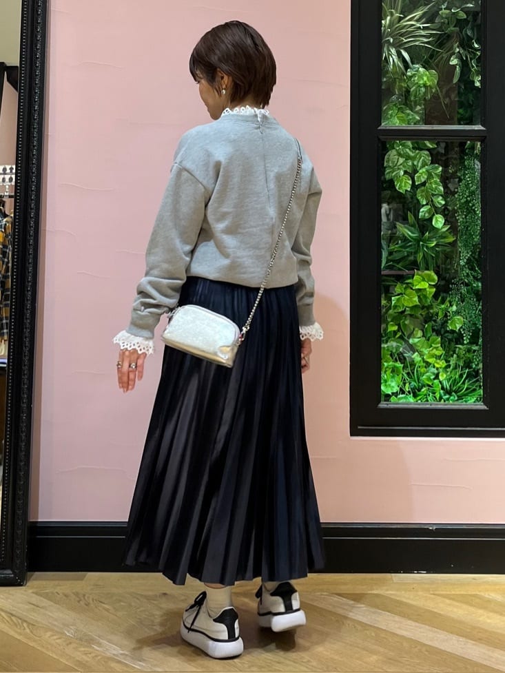 ogataさんの「DRESSTERIOR｜【洗える/ストレッチ性/オンオフ】箔プリントプリーツスカート」を使ったコーディネート