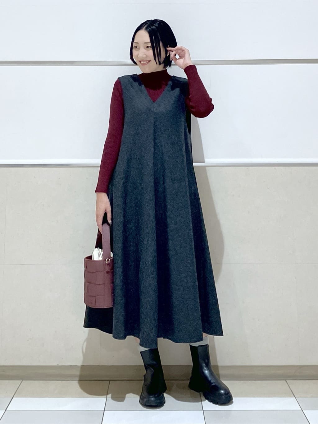 eriko さんの「Dessin｜【洗える】Vネックジャンパースカート」を使ったコーディネート