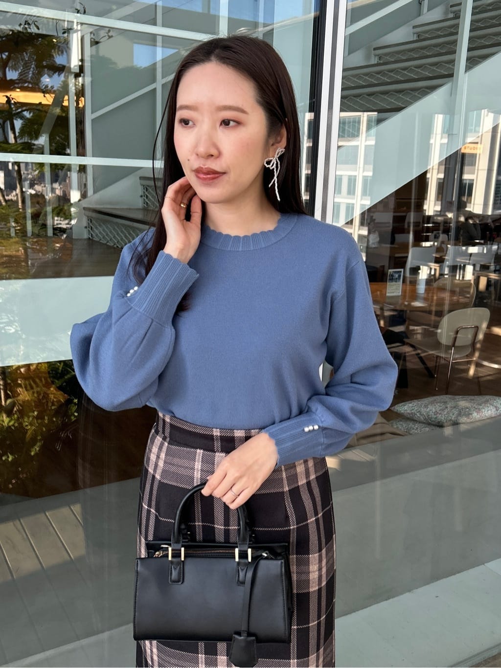 teiさんの「Couture brooch｜【洗える/スカラデザイン】パフスリーブ ニット」を使ったコーディネート