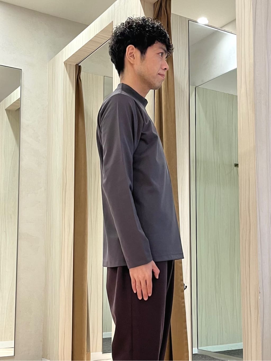 URAさんの「TAKEO KIKUCHI｜アンチピリング ジップアップ ニット」を使ったコーディネート