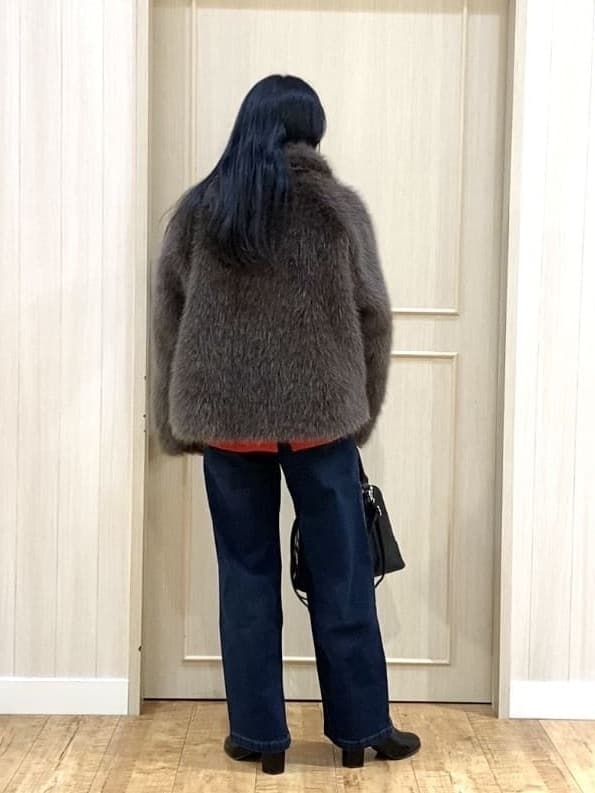 ERIさんの「SHOO･LA･RUE｜【洗える/毛玉レス】表面がきれいなハイネックバックスリットニット」を使ったコーディネート