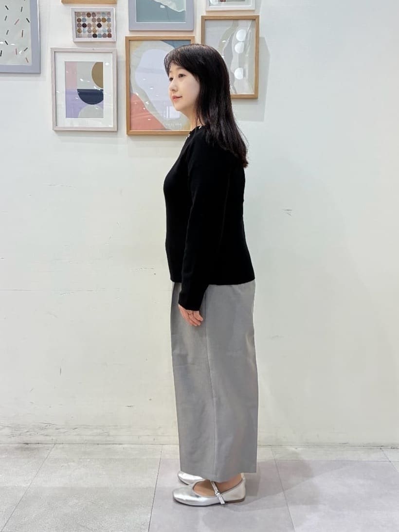 vanseさんの「SHOO･LA･RUE｜【洗濯機可/S-LL】スカラップネックが上品な ビジュー付きニット」を使ったコーディネート