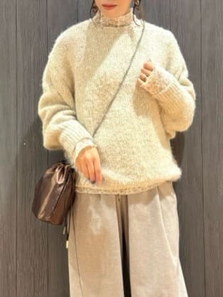meiさんの「SHOO･LA･RUE｜【洗濯機可/S-LL】上品にキラリと華やぐ スパンコールニット」を使ったコーディネート