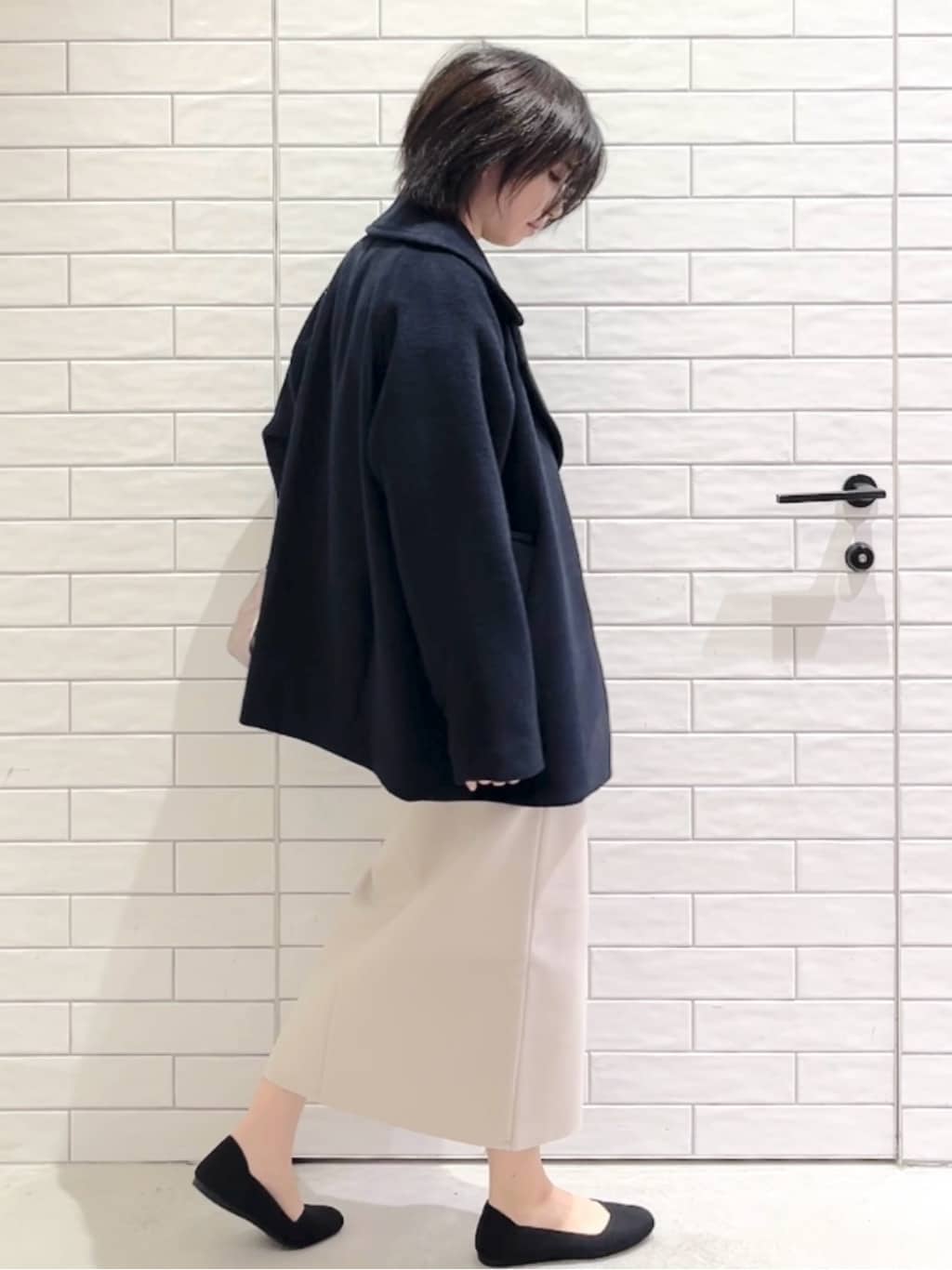 しおりさんの「OPAQUE.CLIP｜カシミヤブレンドウールミドルピーコート」を使ったコーディネート