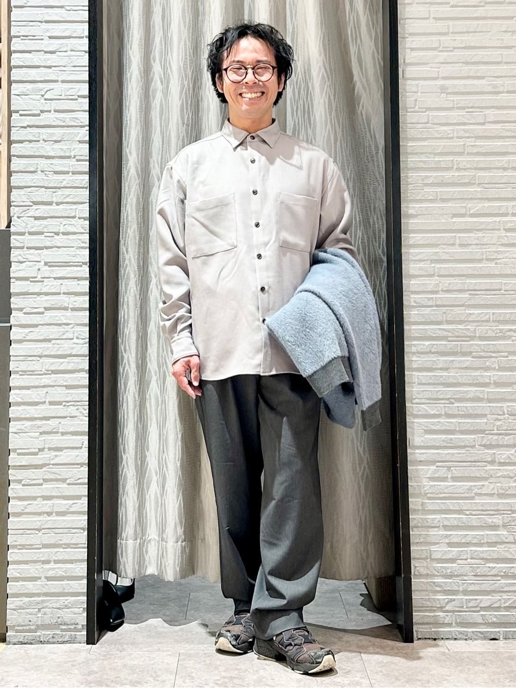 KENJI Iさんの「THE SHOP TK｜配色シャギーニットカーディガン ユニセックスでおすすめ！」を使ったコーディネート