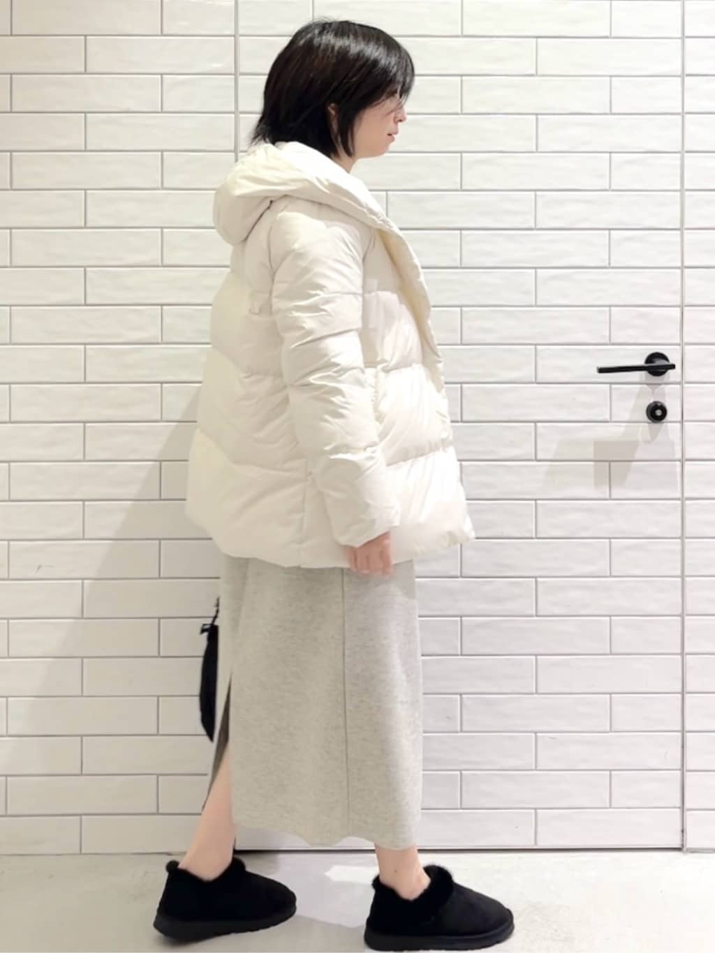 しおりさんの「OPAQUE.CLIP｜撥水フードミドルダウンコート【防風／抗菌防臭／洗濯機OK】《S～LL》」を使ったコーディネート