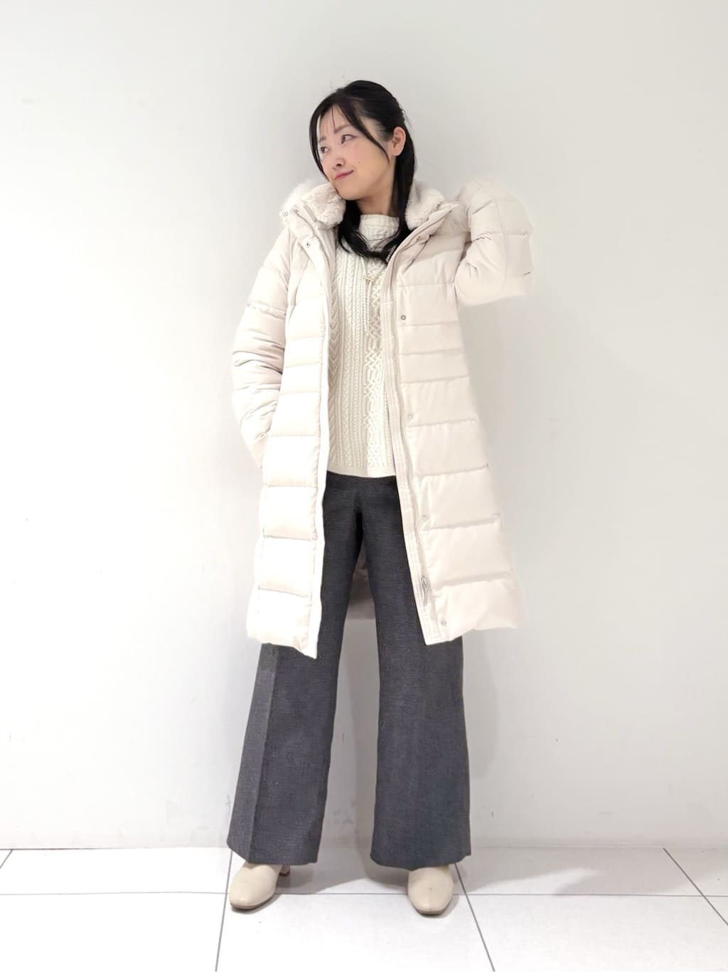 momokoさんの「INDIVI｜【洗える】ケーブルデザイン ラウンドヘムニット」を使ったコーディネート