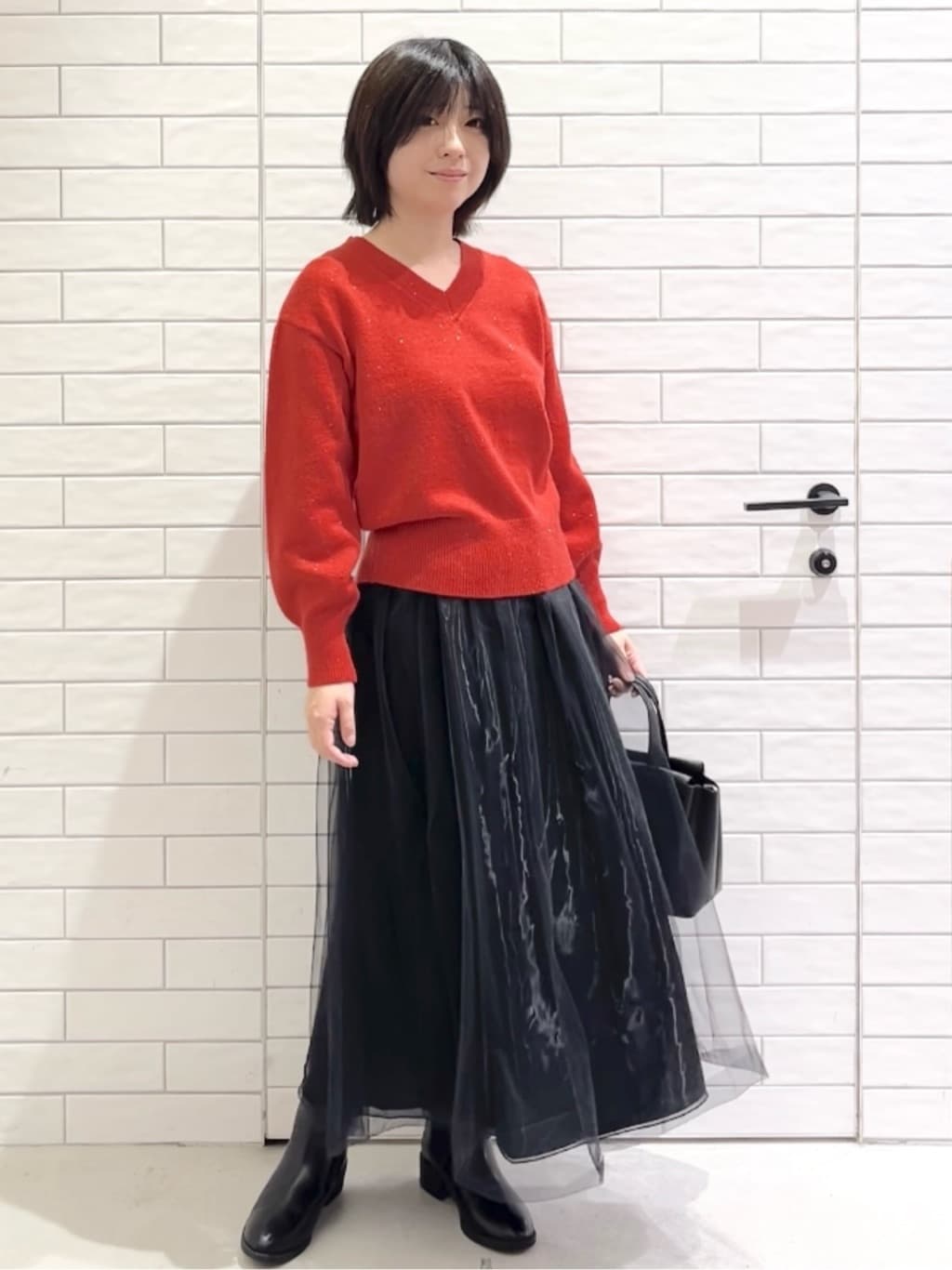 しおりさんの「OPAQUE.CLIP｜Vネックラメニット【洗濯機OK】」を使ったコーディネート