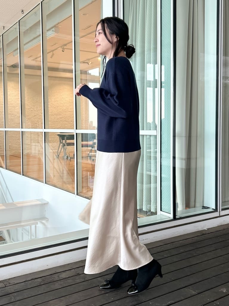 shinoさんの「Couture brooch｜【パール調・ビジューデザイン】華やかロゴニット」を使ったコーディネート