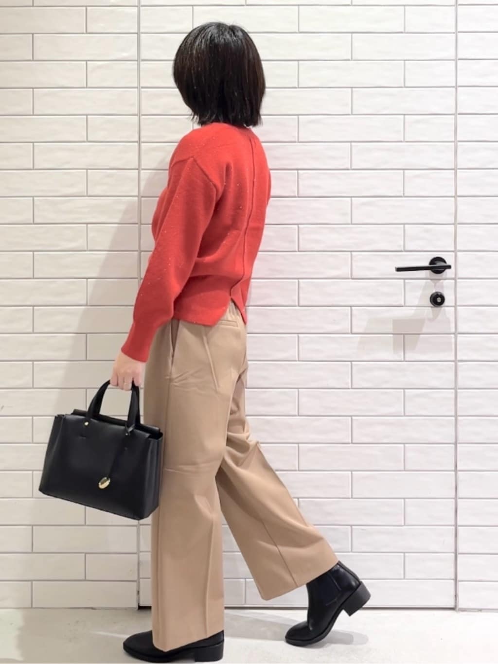 しおりさんの「OPAQUE.CLIP｜Vネックラメニット【洗濯機OK】」を使ったコーディネート