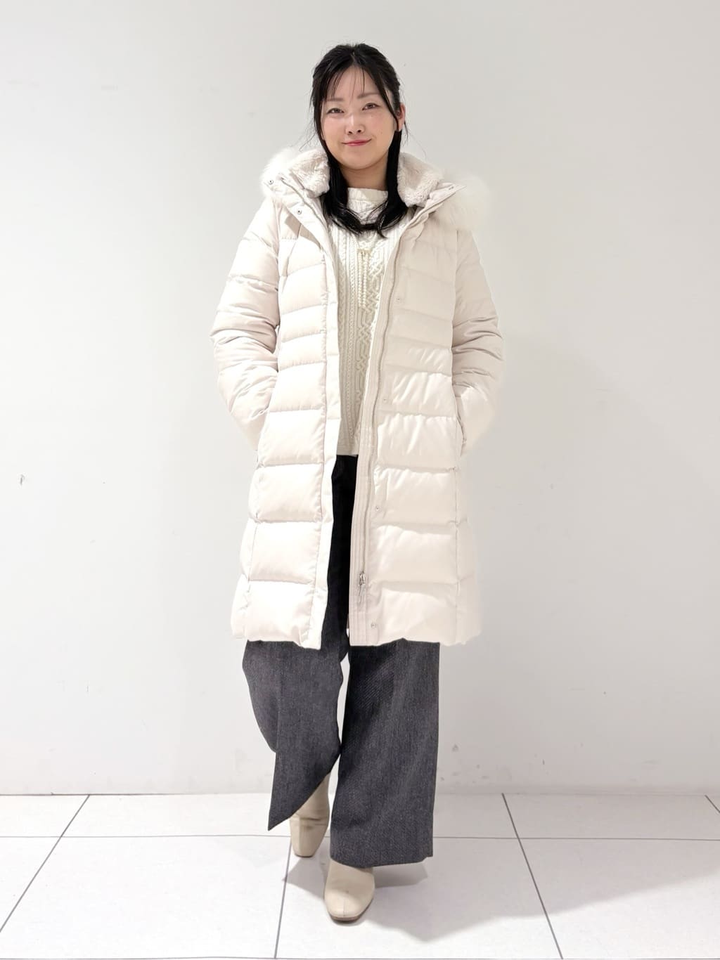 momokoさんの「INDIVI｜【洗える】ケーブルデザイン ラウンドヘムニット」を使ったコーディネート