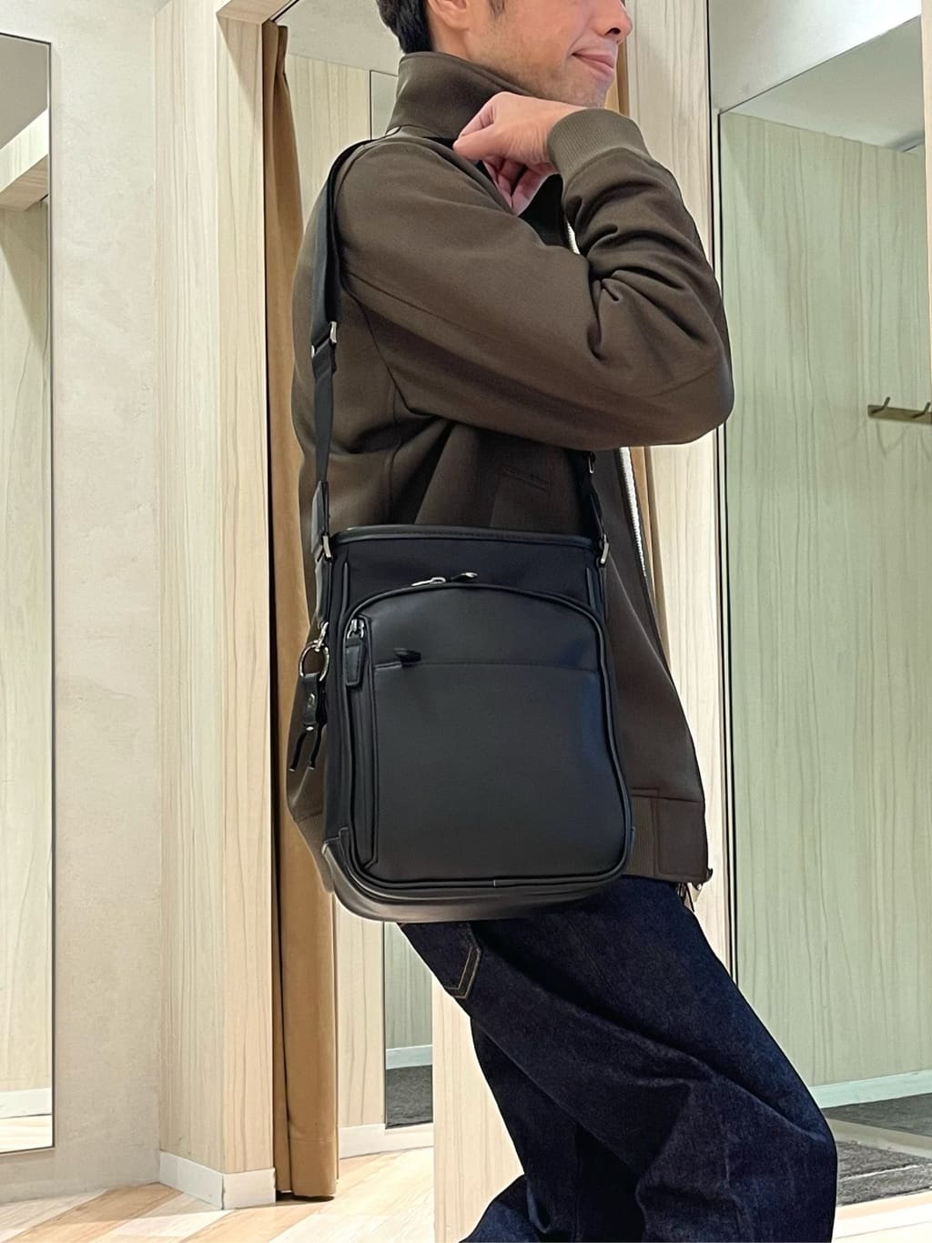 URAさんの「TAKEO KIKUCHI｜ニットライク プルオーバー」を使ったコーディネート