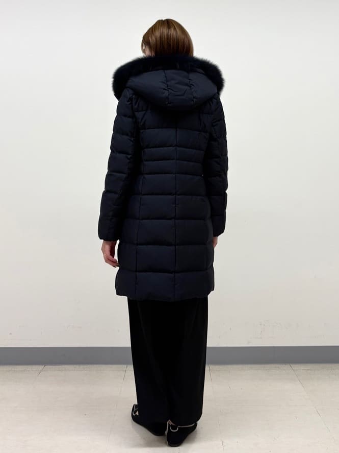 まいこさんの「INDIVI｜【名品／撥水／抗菌防臭】ロング丈リサイクルダウンコート」を使ったコーディネート