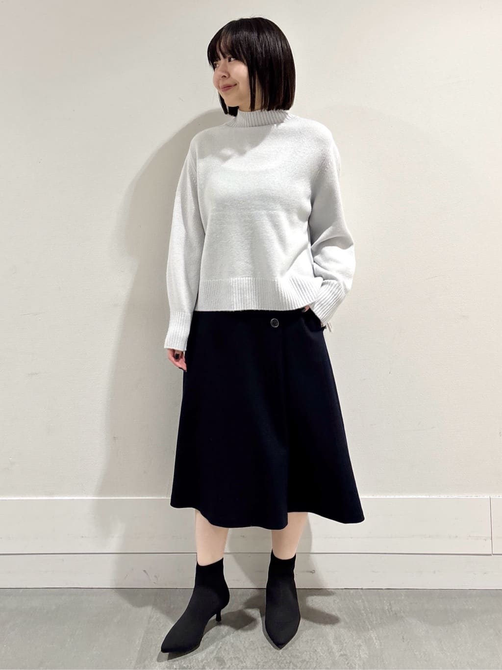 モエカさんの「UNTITLED｜【ウール100%/後ろウエストゴム】ミルドスムースフレアスカート」を使ったコーディネート