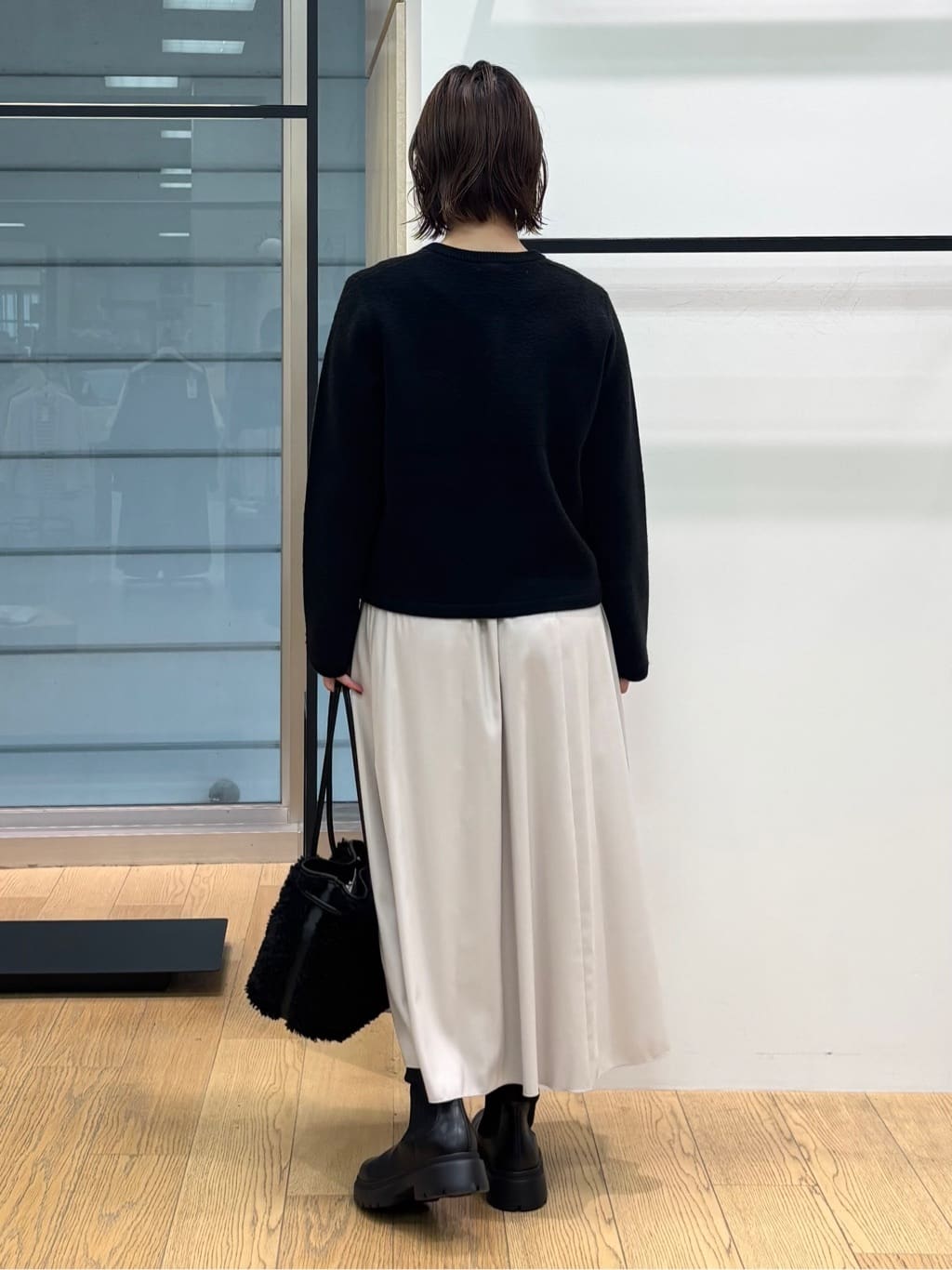 asamiさんの「INDIVI｜レザー調ギャザースカート」を使ったコーディネート