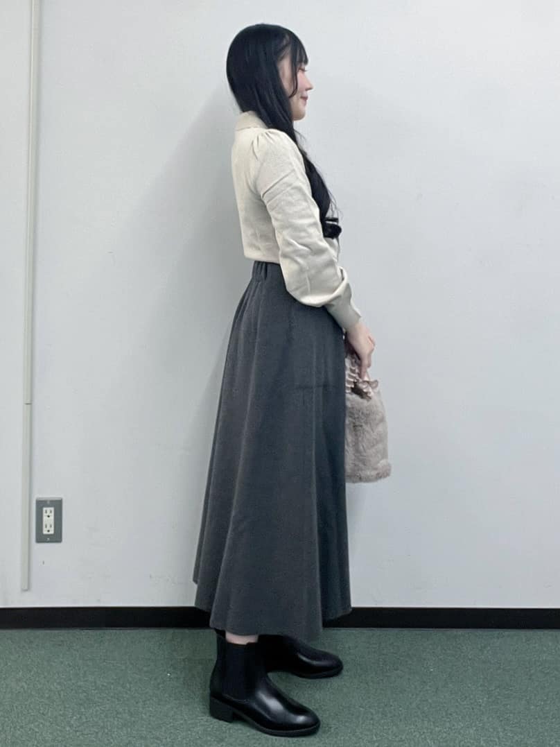 Hitomiさんの「index｜ゴールドパーツ付きボウタイニット【洗濯機OK】《10col／XS～LL》」を使ったコーディネート