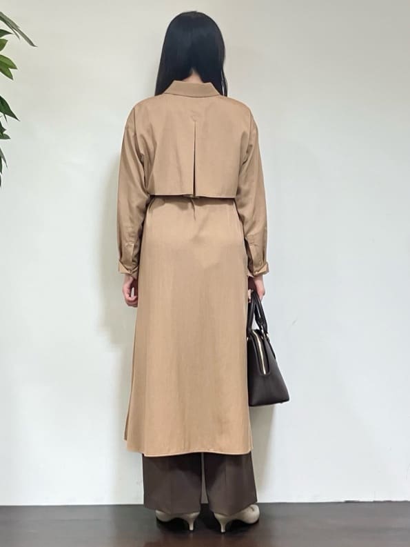 カレンさんの「UNTITLED｜【前開きボタン/ベルト付/羽織シャツ/】2WAYトレンチ風ワンピース」を使ったコーディネート