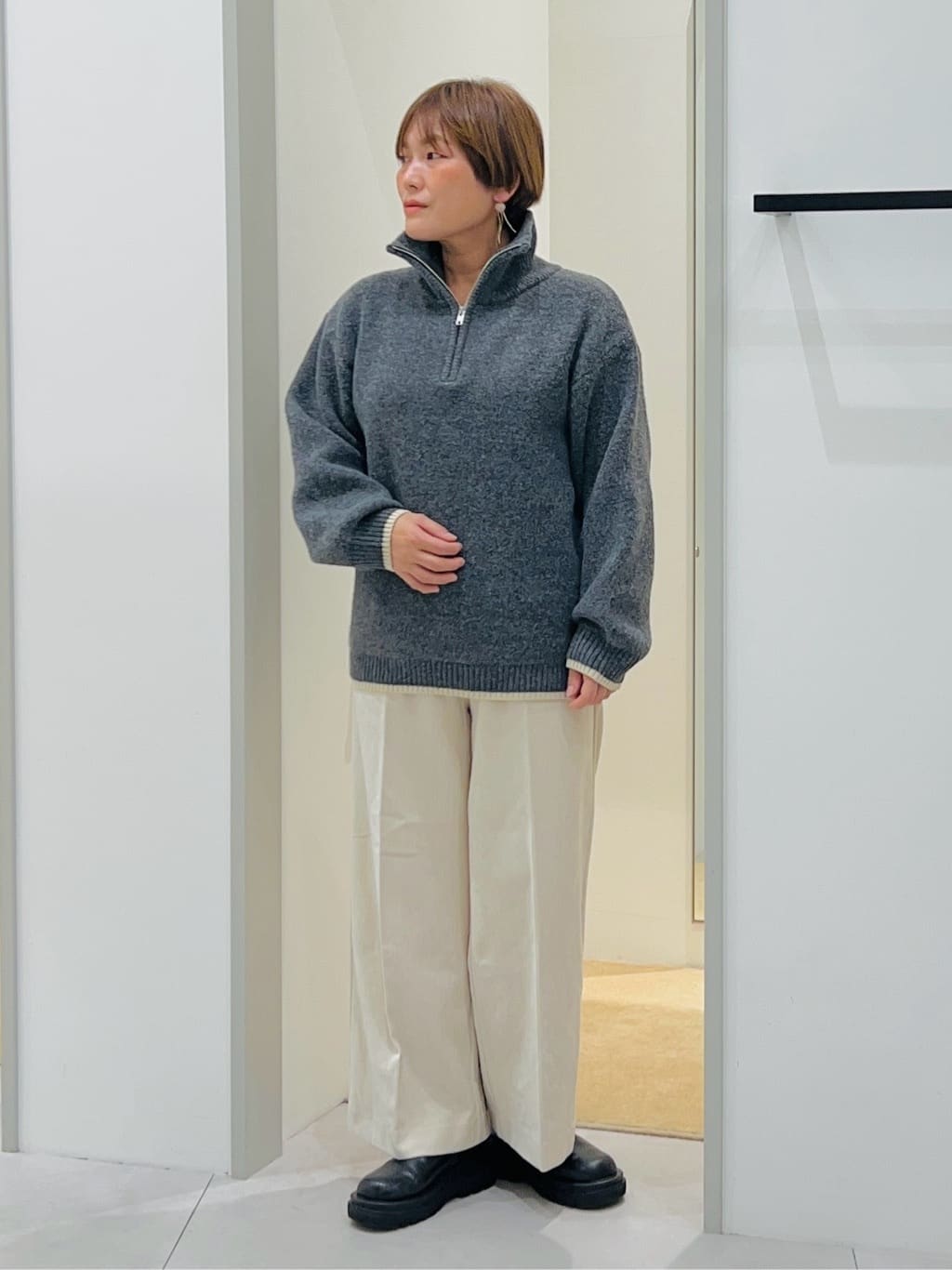 タナさんの「THE SHOP TK｜纏うだけで大人上品 シャギーチェスターハーフコート」を使ったコーディネート