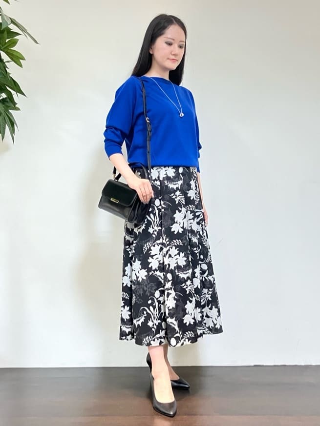 カレンさんの「UNTITLED｜【アンサンブル可/洗える】シルクウールカシミヤ ドルマンスリーブニット」を使ったコーディネート