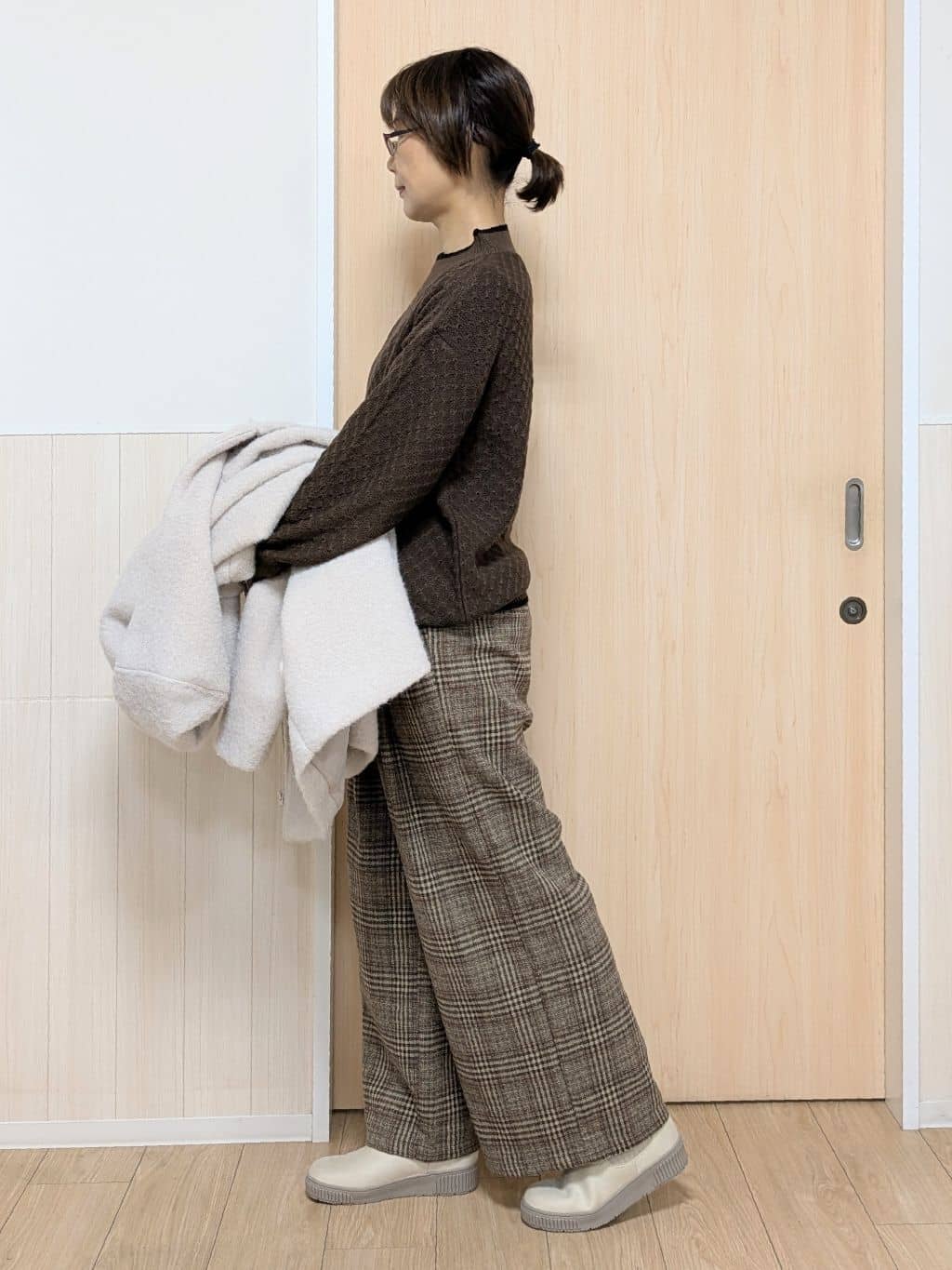 YuAさんの「SHOO･LA･RUE｜【あったか/S-LL】脚のラインをきれいに魅せる チェック柄ワイドパンツ」を使ったコーディネート