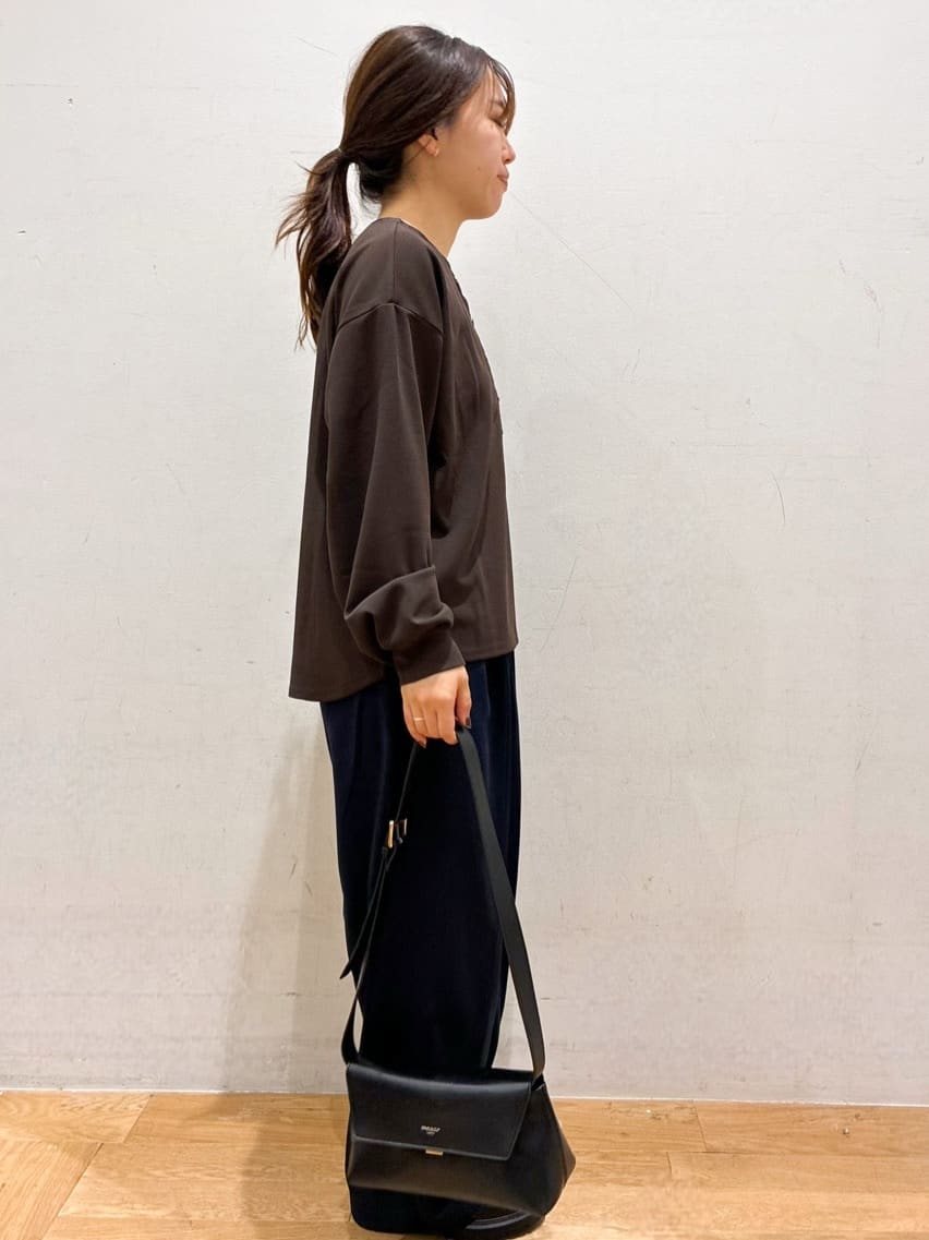 kurumiさんの「OPAQUE.CLIP｜サテン使いヘンリーネックトップス【洗濯機OK】」を使ったコーディネート