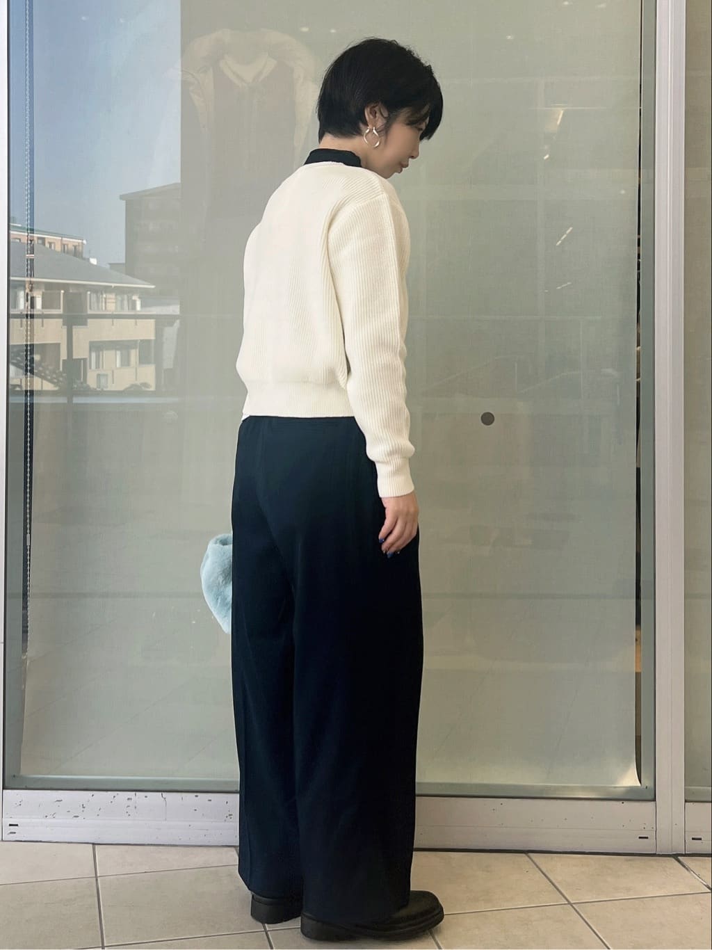 yo-koさんの「OPAQUE.CLIP｜アシンメトリーボタンカーディガン【洗濯機OK】」を使ったコーディネート