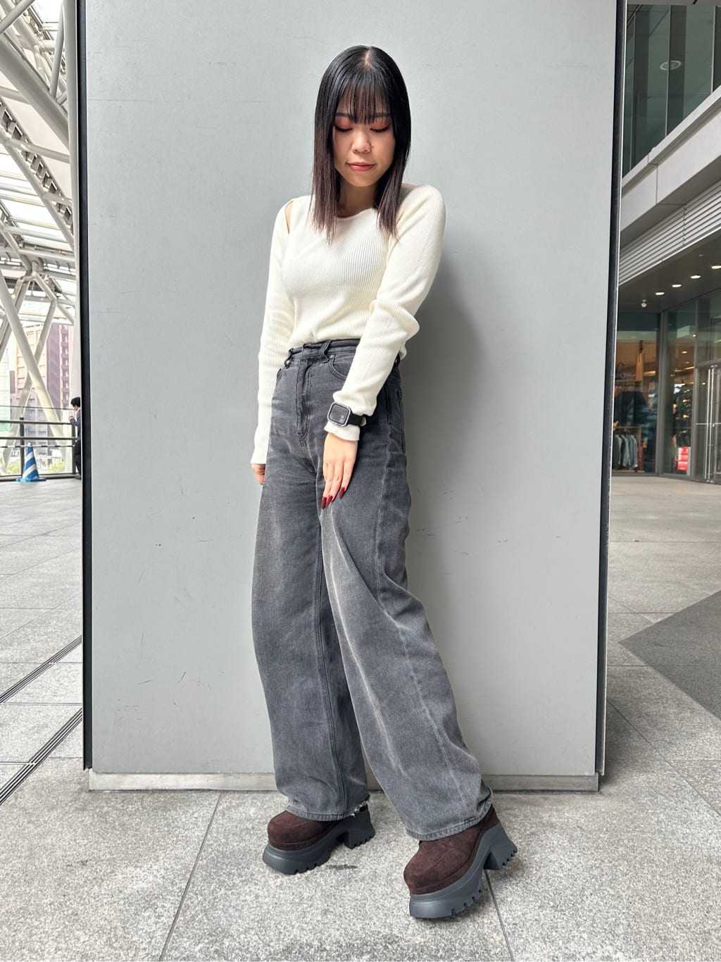 あずみさんの「ESPERANZA｜レースアップバックル厚底ブーツ」を使ったコーディネート