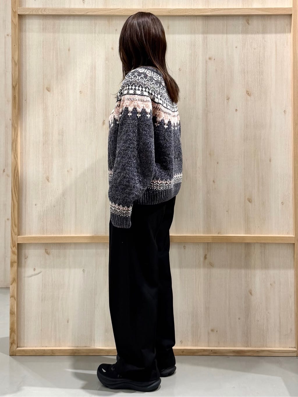 nanaさんの「THE SHOP TK｜上品さと少しの遊び心を モール求心柄ニット」を使ったコーディネート