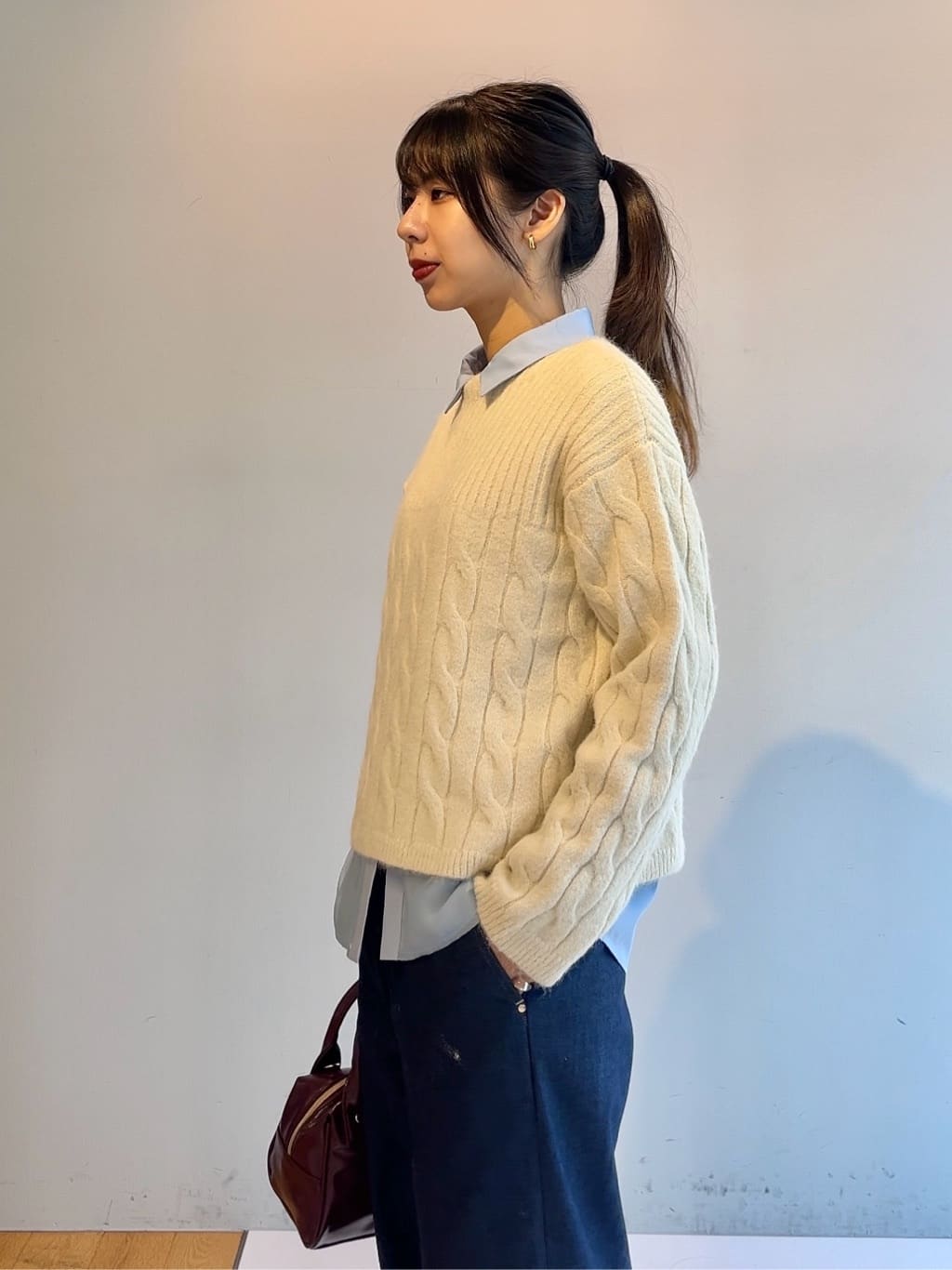 cotaniさんの「grove｜ふんわり包み込む ケーブルボートネックニット」を使ったコーディネート