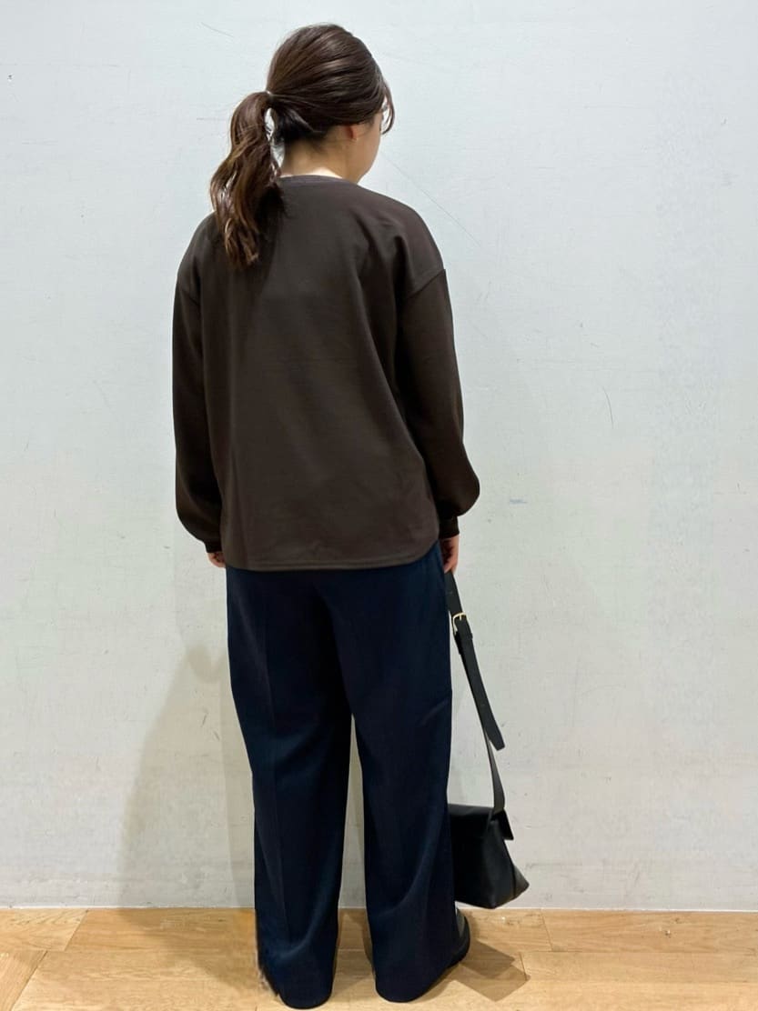 kurumiさんの「OPAQUE.CLIP｜サテン使いヘンリーネックトップス【洗濯機OK】」を使ったコーディネート