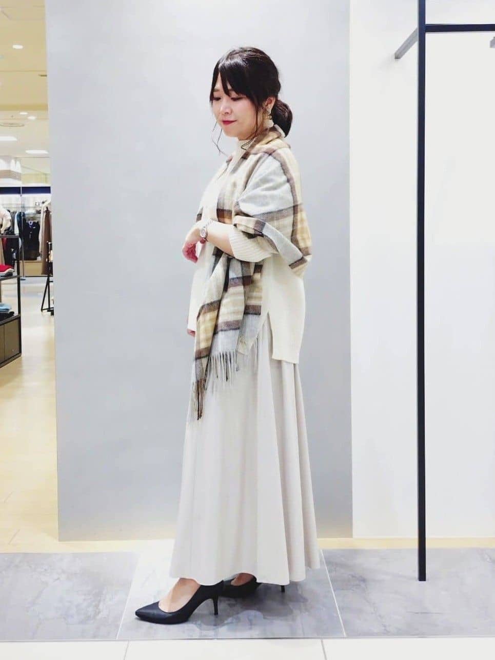 TOMOMIさんの「INDIVI｜スクエアトップロングネックレス」を使ったコーディネート