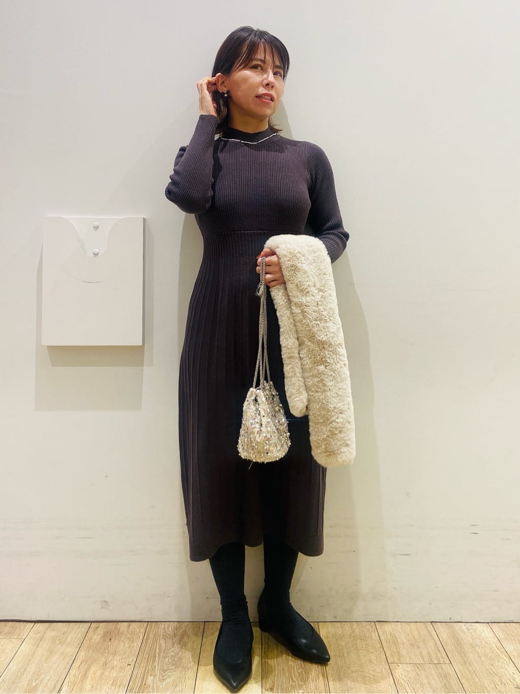 YUKOさんの「index｜【軽量／2WAY／通勤対応】フロントベルトデザインミドルトートバッグ」を使ったコーディネート