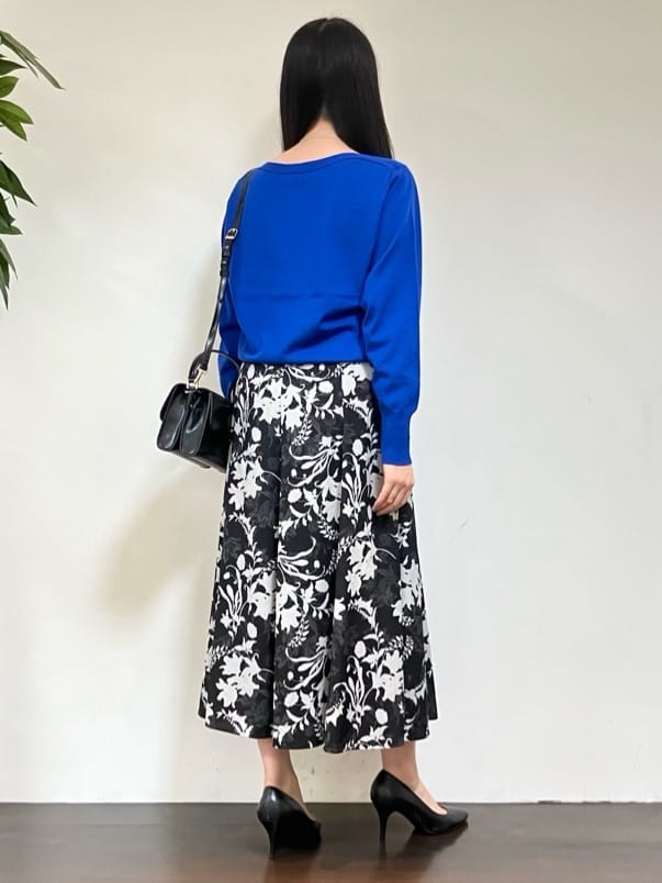 カレンさんの「UNTITLED｜【アンサンブル可/洗える】シルクウールカシミヤ ドルマンスリーブニット」を使ったコーディネート