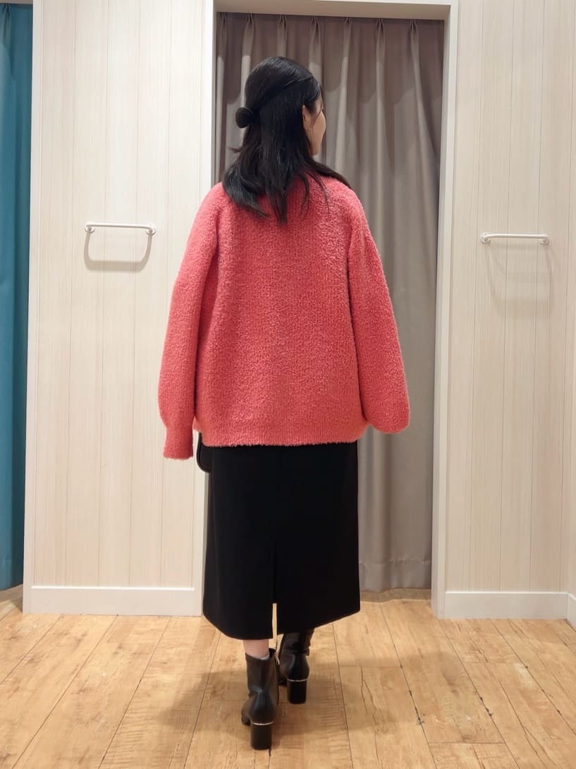moneさんの「SHOO･LA･RUE｜【S-LL】思わず触れたくなる ふわふわ Vネックニットカーディガン」を使ったコーディネート