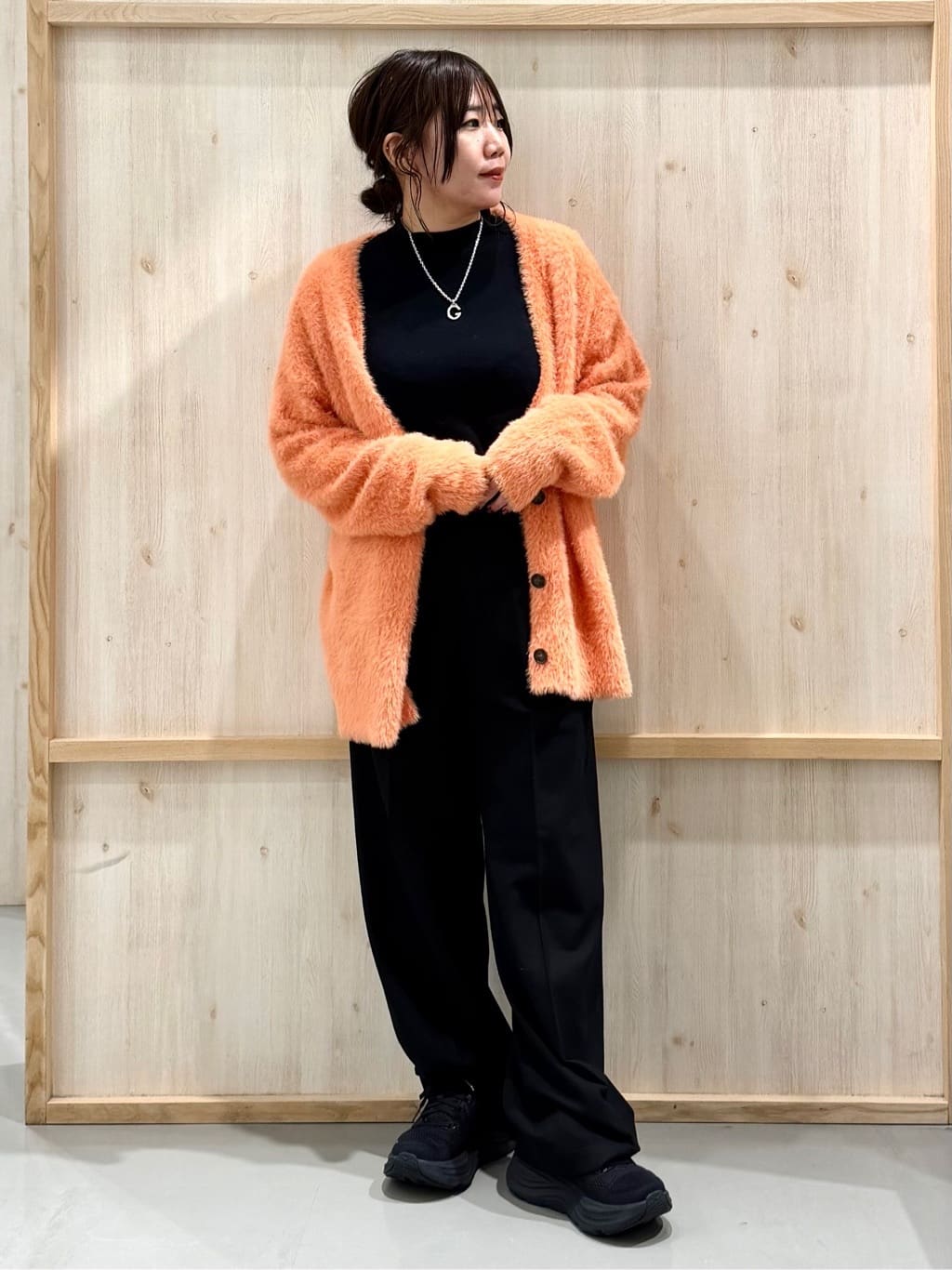 nanaさんの「THE SHOP TK｜【ふわふわあったか】フェザーカーディガン」を使ったコーディネート