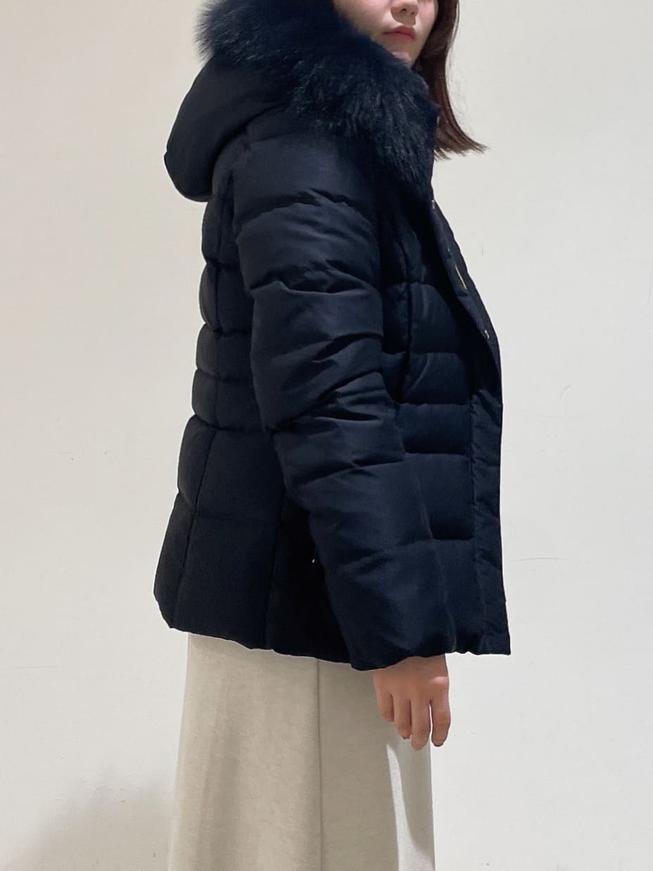 emikaさんの「INDIVI｜【名品／撥水／抗菌防臭】ショート丈リサイクルダウンコート」を使ったコーディネート