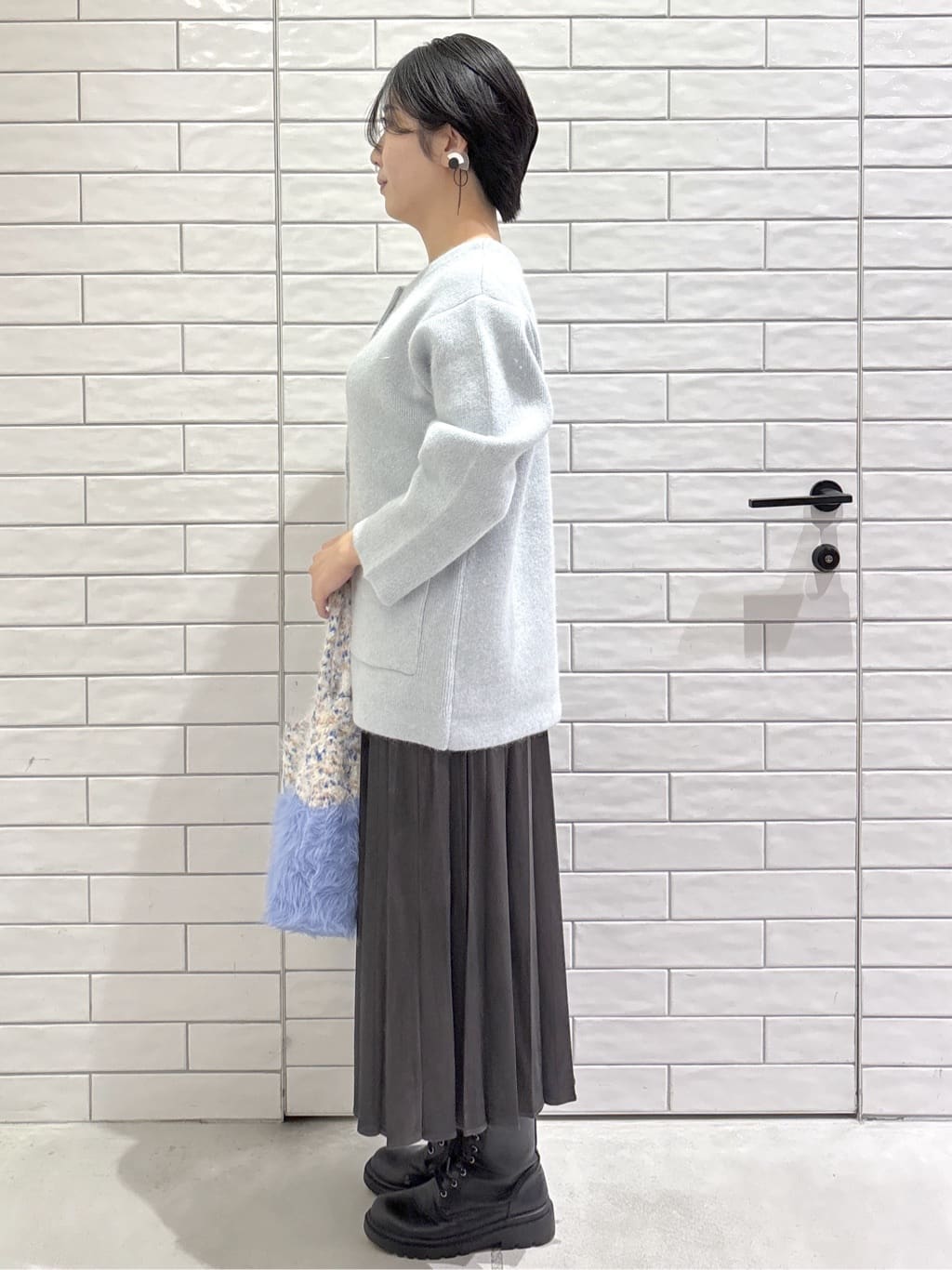 ayumiさんの「OPAQUE.CLIP｜フェイクスウェードプリーツスカート【静電気防止加工／洗濯機OK】」を使ったコーディネート