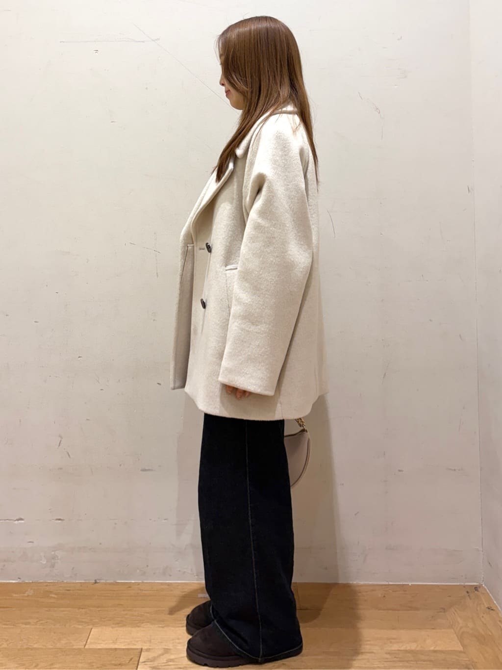 momoさんの「OPAQUE.CLIP｜カシミヤブレンドウールミドルピーコート」を使ったコーディネート