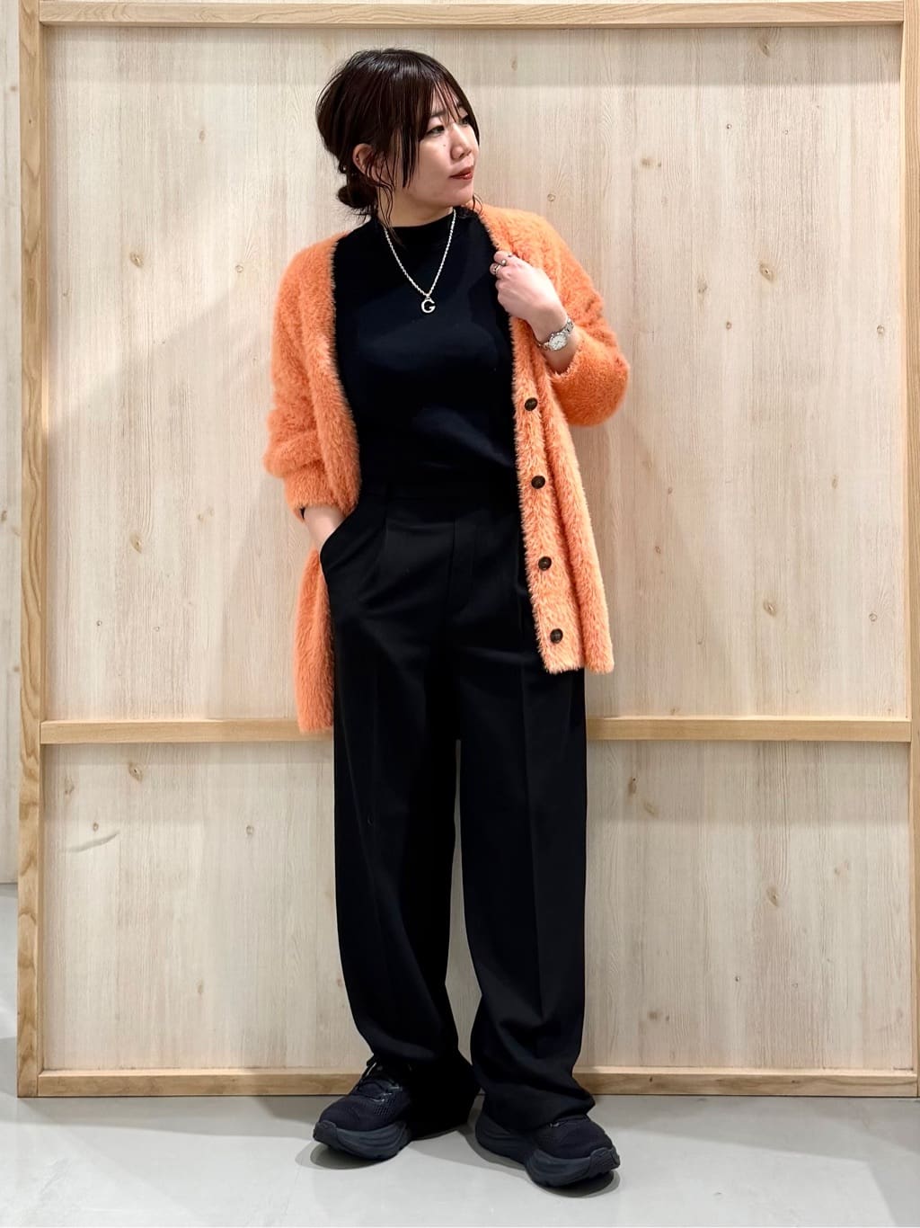 nanaさんの「THE SHOP TK｜【ふわふわあったか】フェザーカーディガン」を使ったコーディネート