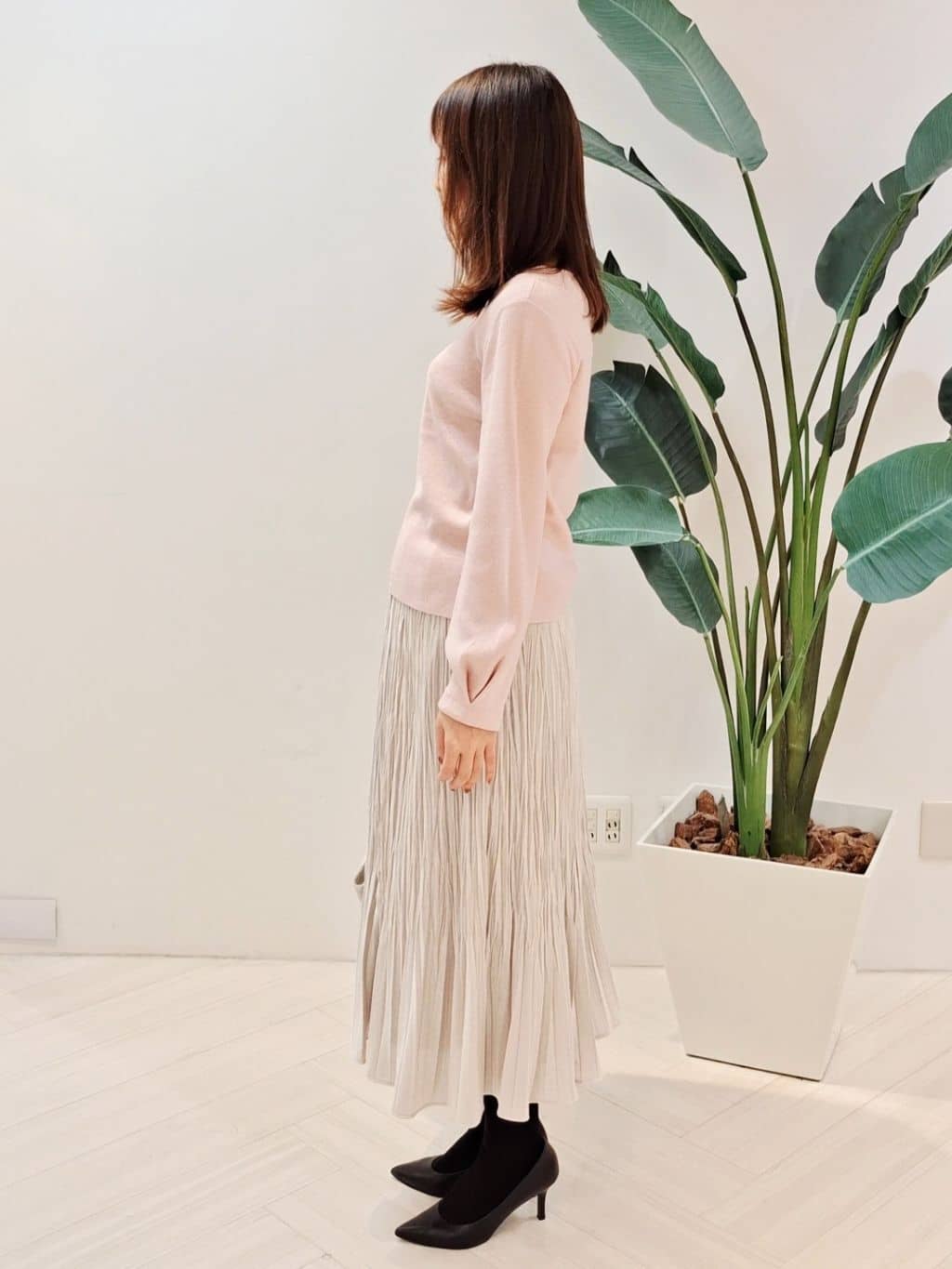 YuKaRiさんの「UNTITLED｜【きれいめ/洗える】ラメ入りワイドボートネックニット」を使ったコーディネート