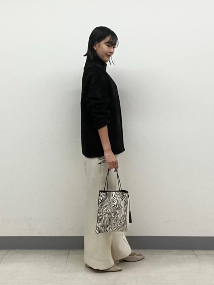 hinanoさんの「INDIVI｜スタンドネック シャギーモールニット」を使ったコーディネート