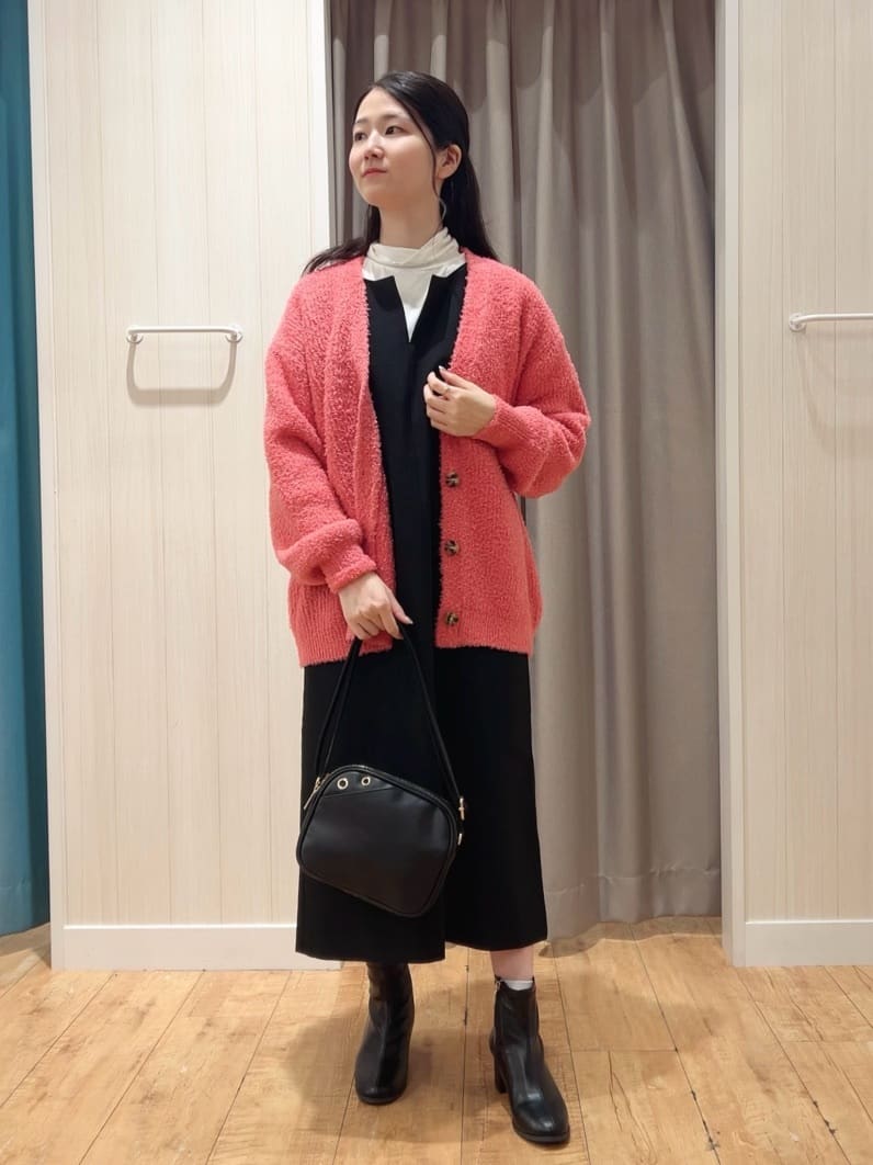 moneさんの「SHOO･LA･RUE｜【S-LL】思わず触れたくなる ふわふわ Vネックニットカーディガン」を使ったコーディネート