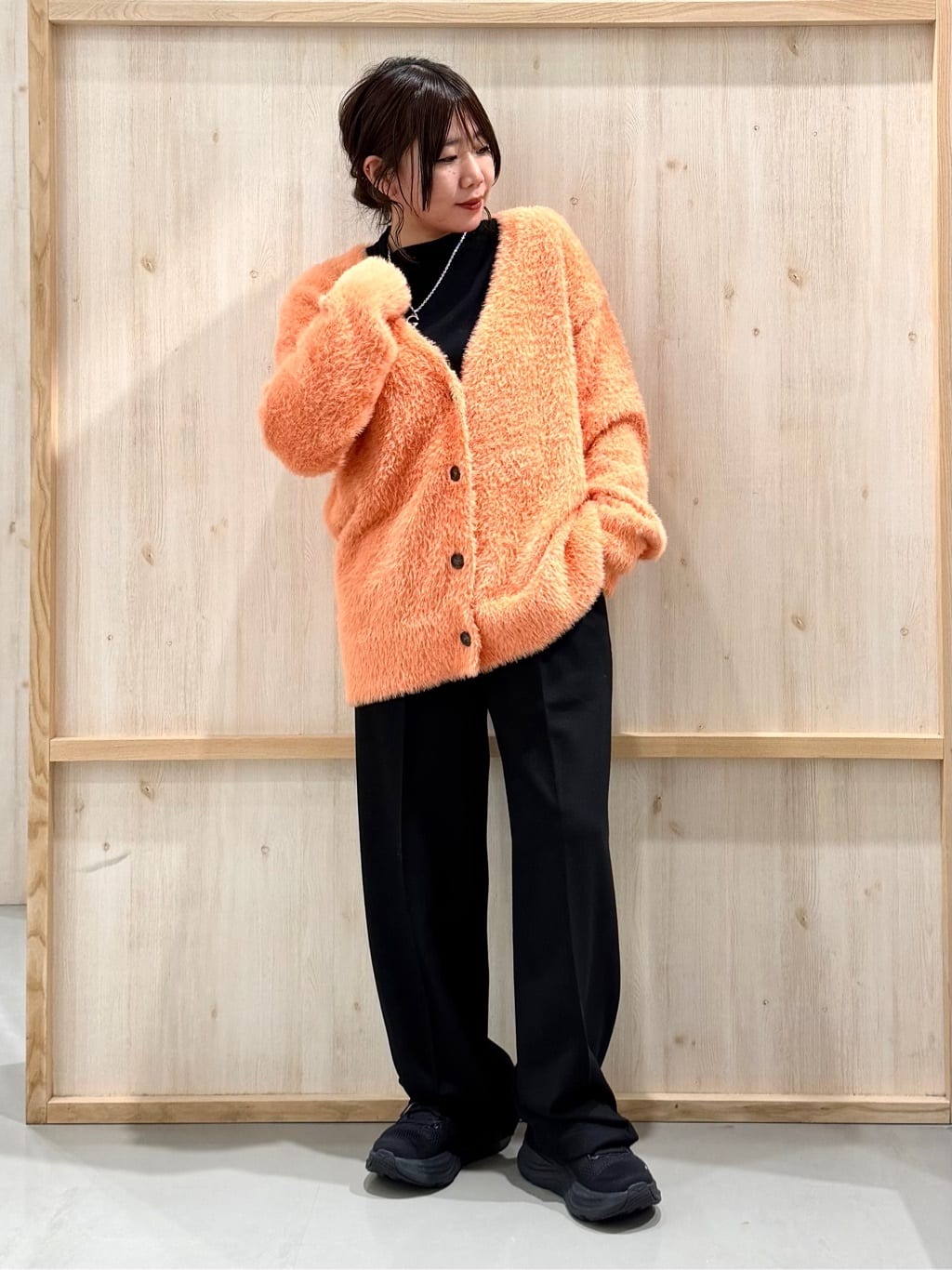 nanaさんの「THE SHOP TK｜【ふわふわあったか】フェザーカーディガン」を使ったコーディネート